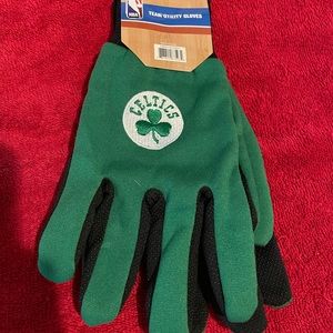 Forever Collectibles NBA Boston Celtics Sports Utility Gloves